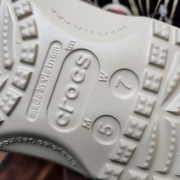 Crocs Slip-On Clogs – Women’s Size 7 | Bone Multicolor | Unworn - Picture 7 of 8